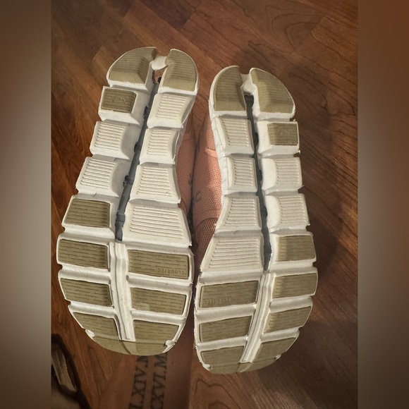 On cloud - Picture 7 of 7